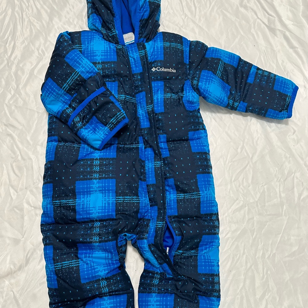 Like New Columbia baby snowsuits-
Size 12-18 months